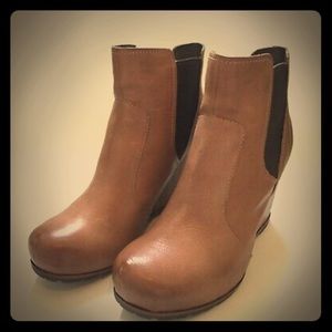 Kork-ease Neville wedge bootie size 8.5